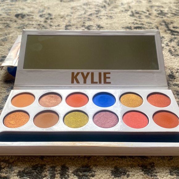 Kylie Cosmetic “Royal Peach Palette” - Picture 3 of 6